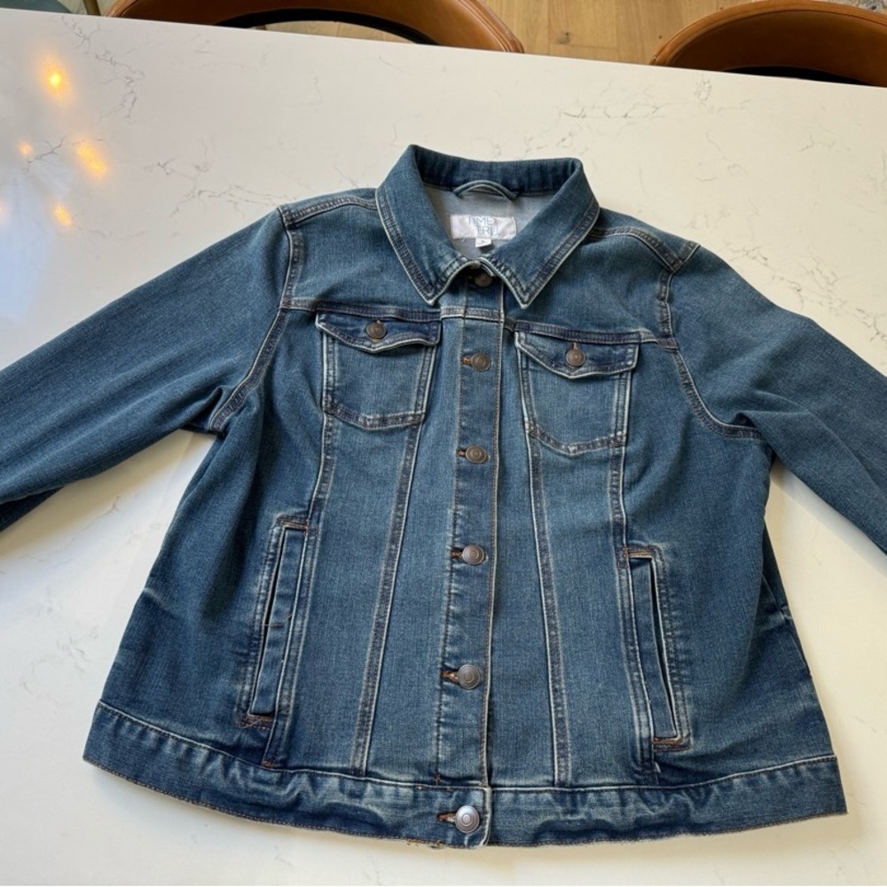 NWOT. Denim Jacket Size L-XL. Button up. NWOT